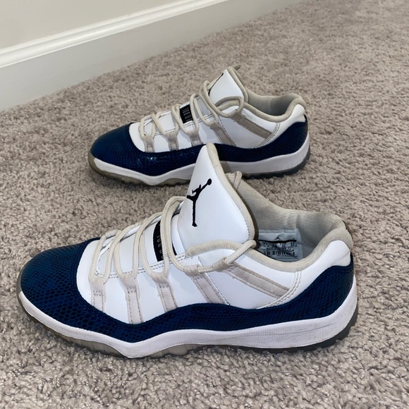 Kids Jordan 11 Low - Picture 1 of 13